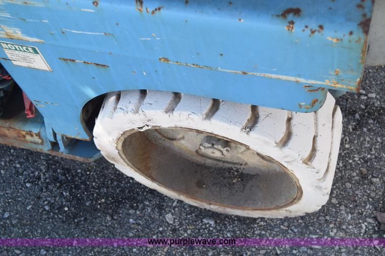 image for item L2563 Genie GS-2032 electric scissor lift