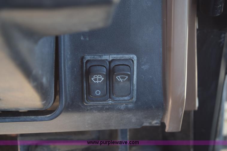 image for item L2565 1997 John Deere 310SE backhoe