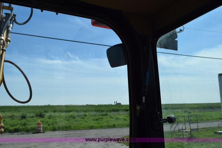 image for item L2565 1997 John Deere 310SE backhoe