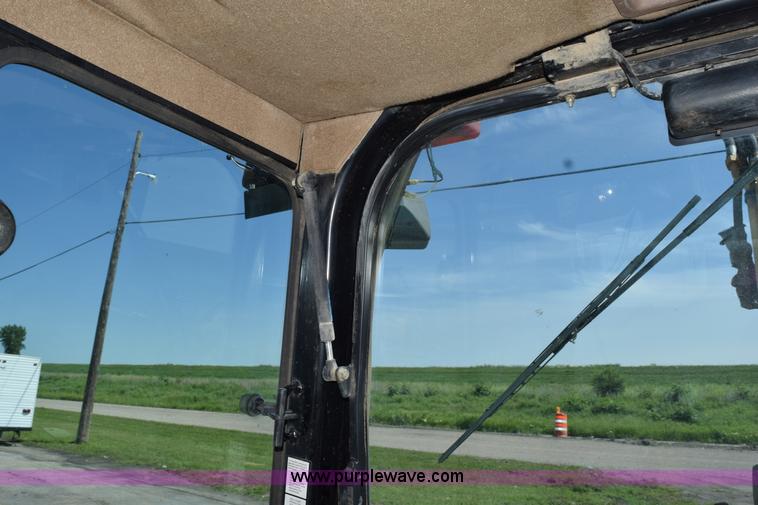 image for item L2565 1997 John Deere 310SE backhoe