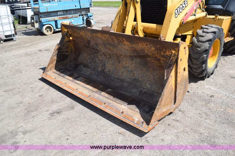 image for item L2565 1997 John Deere 310SE backhoe