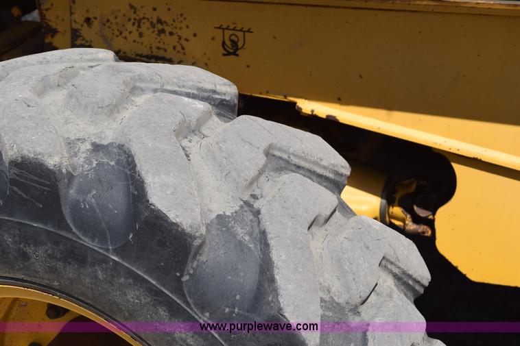 image for item L2565 1997 John Deere 310SE backhoe