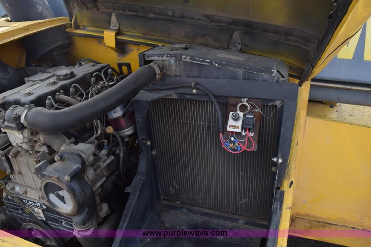 image for item L2568 1999 New Holland LM840 telehandler