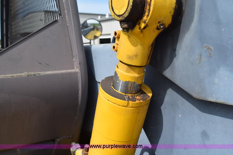 image for item L2568 1999 New Holland LM840 telehandler