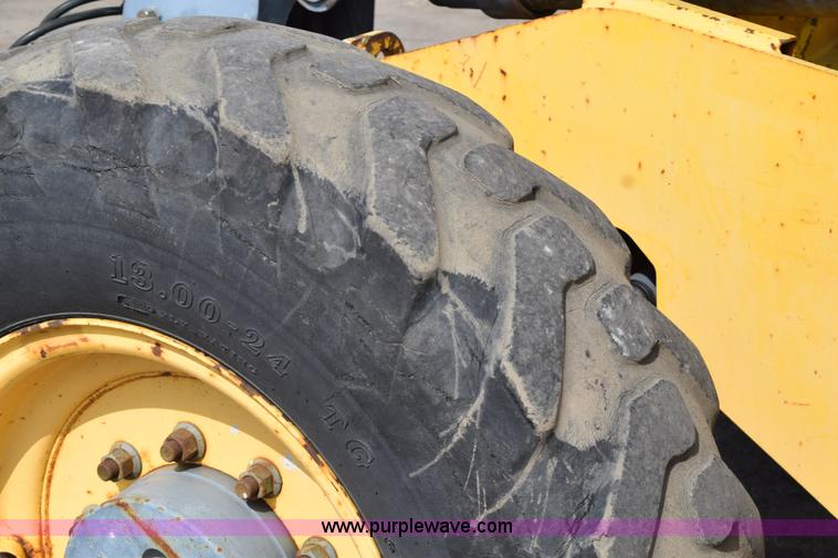 image for item L2568 1999 New Holland LM840 telehandler