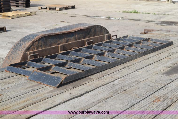 image for item L2576 2009 Tarnel equipment trailer