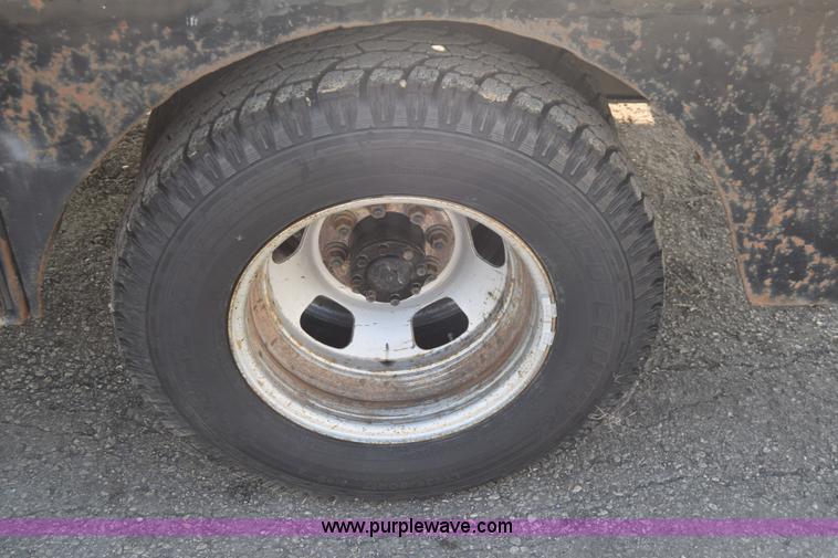 image for item L2578 2007 Dodge Ram 3500 Quad Cab flatbed pickup truck