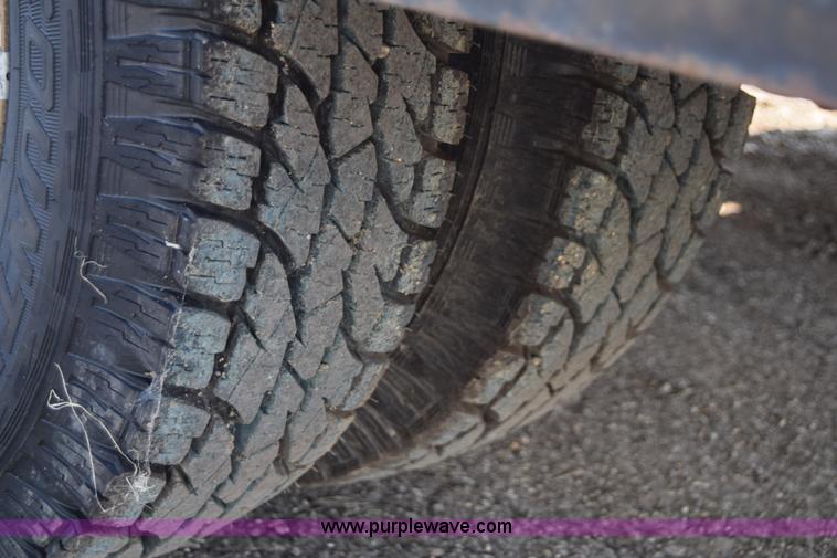 image for item L2578 2007 Dodge Ram 3500 Quad Cab flatbed pickup truck