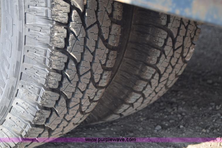 image for item L2578 2007 Dodge Ram 3500 Quad Cab flatbed pickup truck