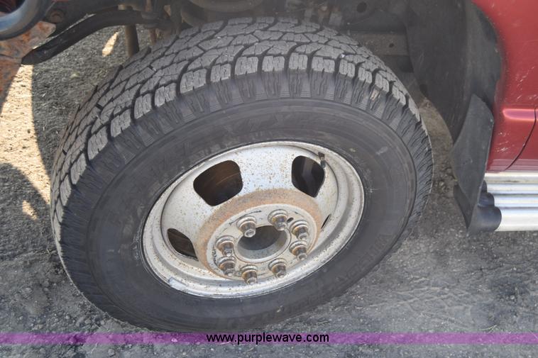 image for item L2578 2007 Dodge Ram 3500 Quad Cab flatbed pickup truck