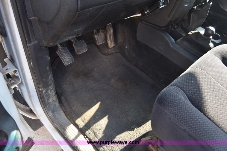 image for item L2579 2004 Dodge Ram 3500 Quad Cab flatbed pickup truck