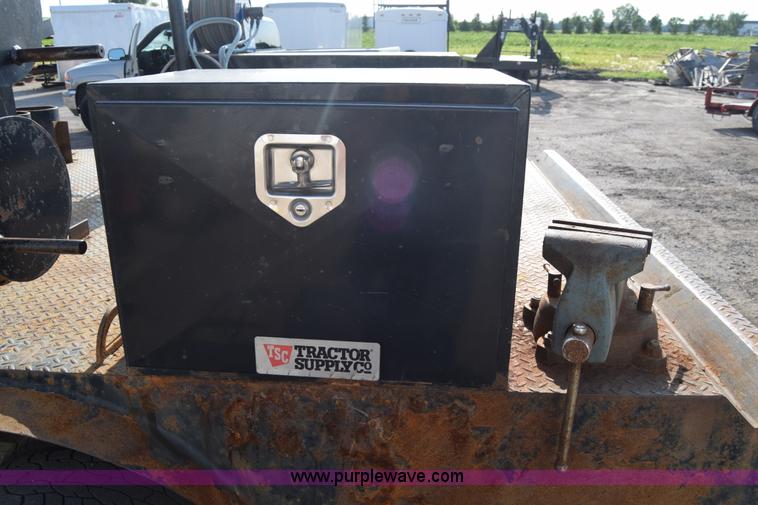 image for item L2579 2004 Dodge Ram 3500 Quad Cab flatbed pickup truck