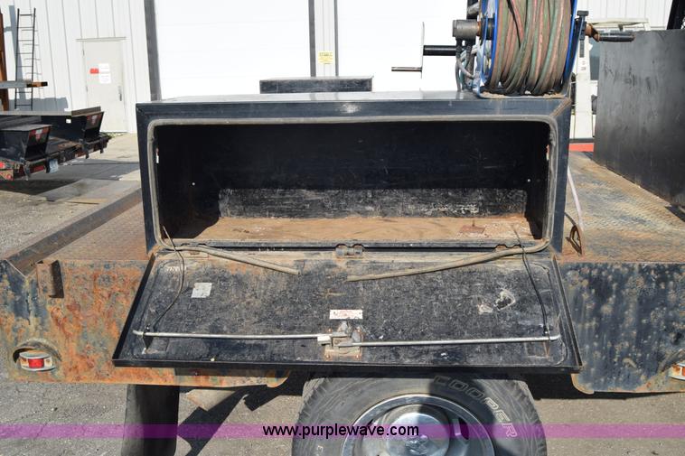 image for item L2579 2004 Dodge Ram 3500 Quad Cab flatbed pickup truck