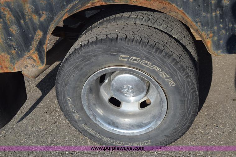 image for item L2579 2004 Dodge Ram 3500 Quad Cab flatbed pickup truck