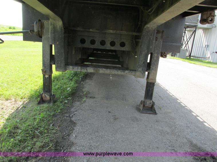 image for item L2630 1999 Trail King TK70LC5-402 equipment trailer