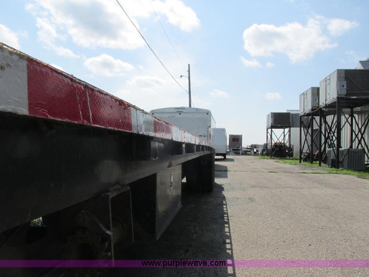 image for item L2630 1999 Trail King TK70LC5-402 equipment trailer