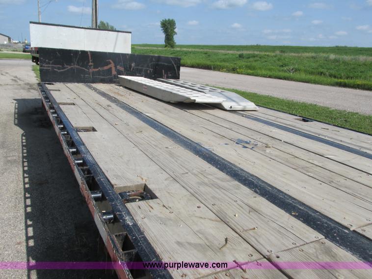 image for item L2630 1999 Trail King TK70LC5-402 equipment trailer