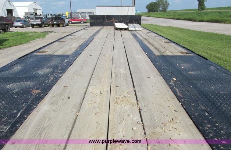 image for item L2630 1999 Trail King TK70LC5-402 equipment trailer