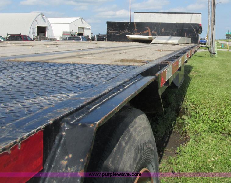 image for item L2630 1999 Trail King TK70LC5-402 equipment trailer