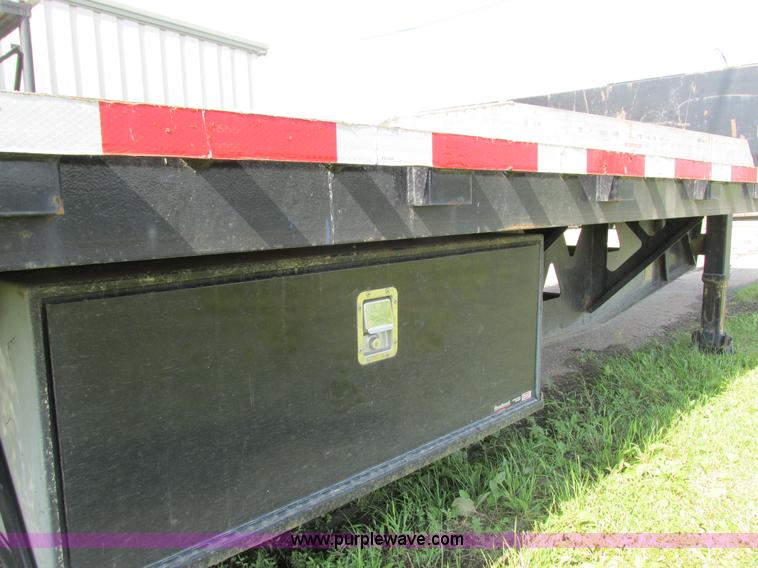 image for item L2630 1999 Trail King TK70LC5-402 equipment trailer