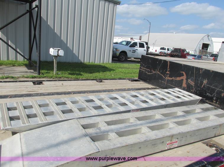 image for item L2630 1999 Trail King TK70LC5-402 equipment trailer