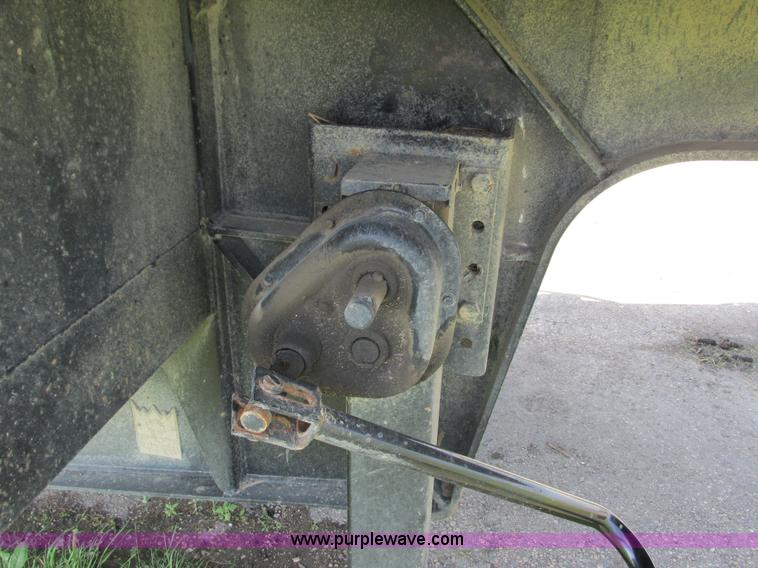 image for item L2630 1999 Trail King TK70LC5-402 equipment trailer