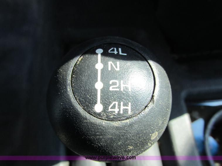 image for item L2631 2011 Dodge Ram 3500 Crew Cab flatbed pickup truck