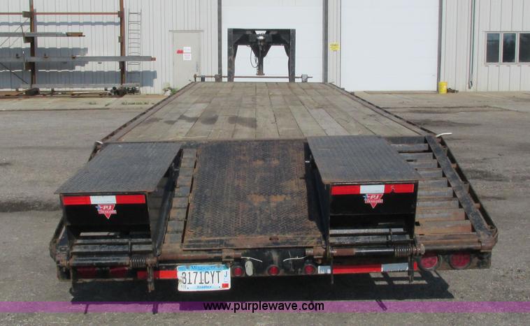 image for item L2635 2007 ABU 10234DG212 equipment trailer