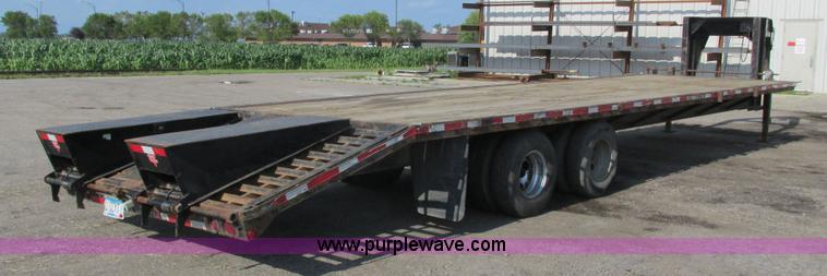 image for item L2635 2007 ABU 10234DG212 equipment trailer