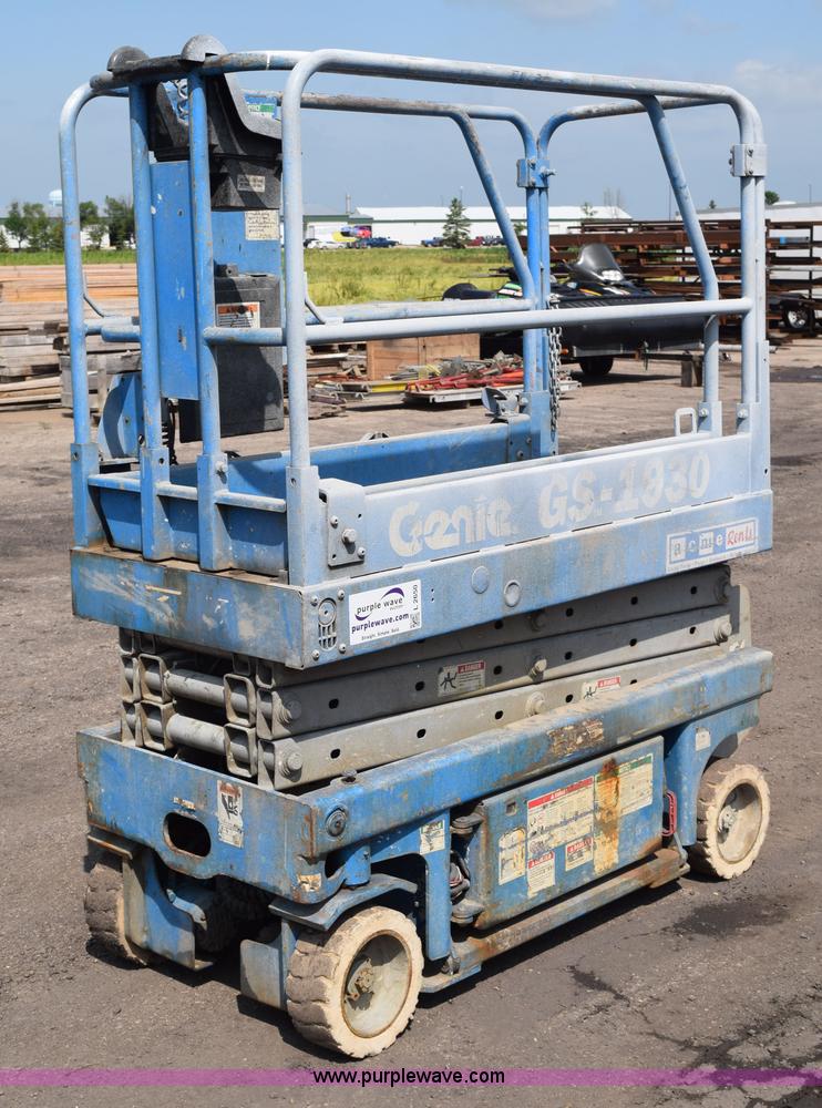 image for item L2650 Genie GS1730 scissor lift