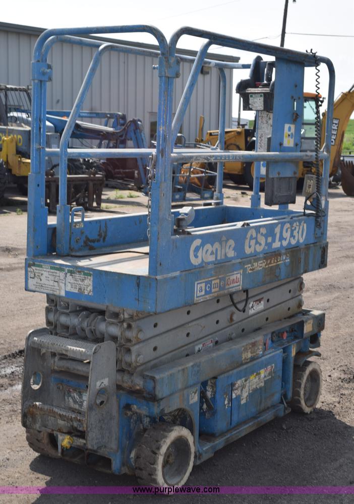 image for item L2650 Genie GS1730 scissor lift