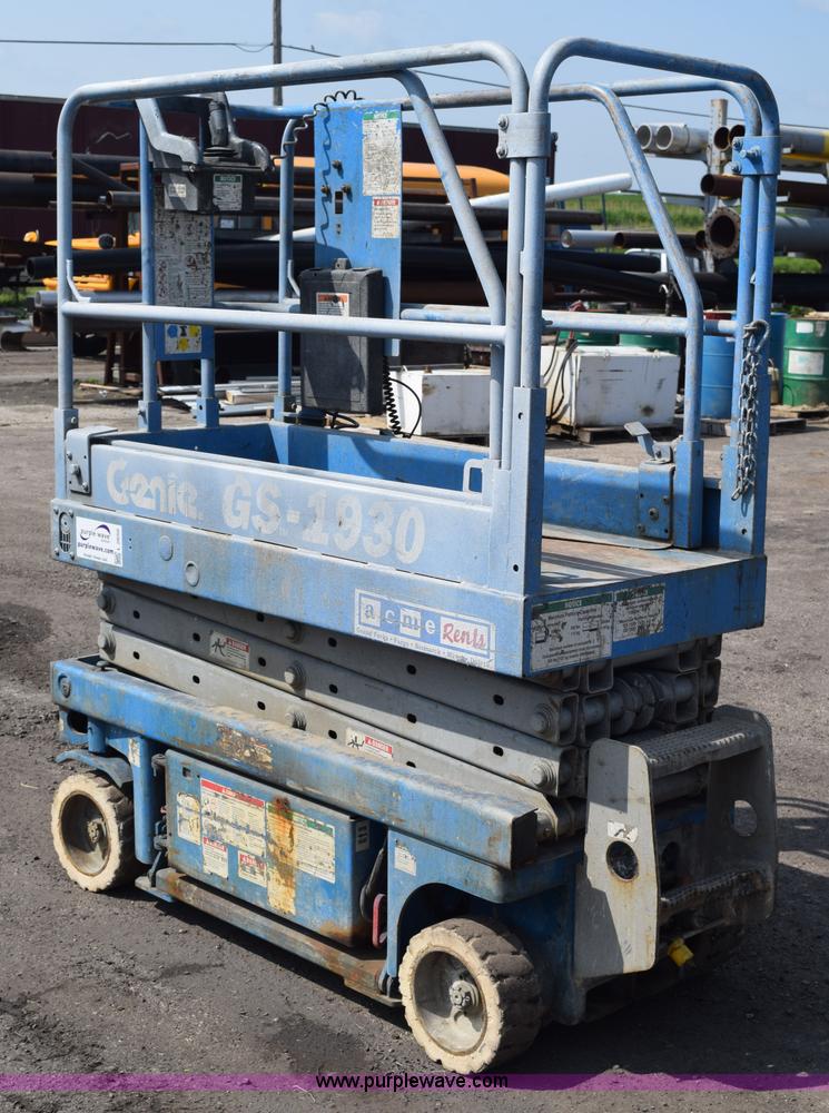 image for item L2650 Genie GS1730 scissor lift