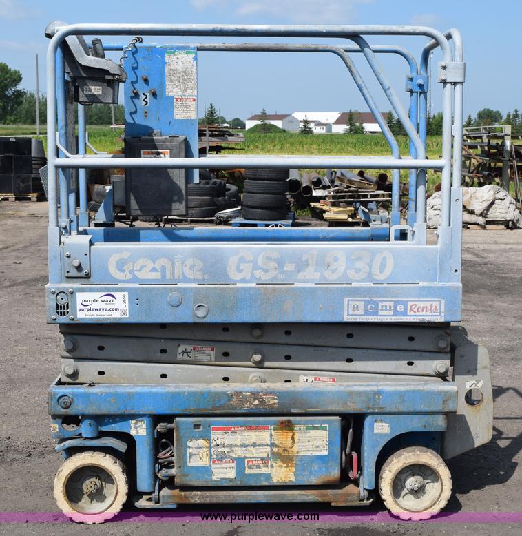 image for item L2650 Genie GS1730 scissor lift