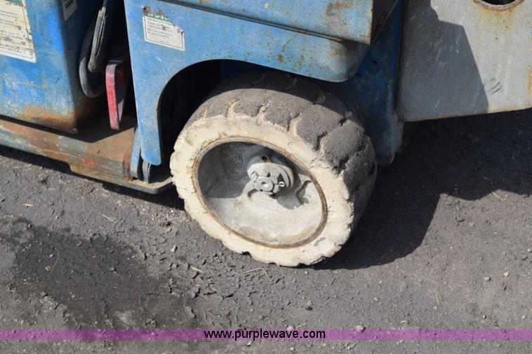 image for item L2650 Genie GS1730 scissor lift