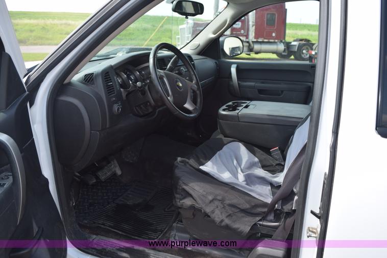 image for item L2651 2012 Chevrolet Silverado 1500 Ext. Cab pickup truck