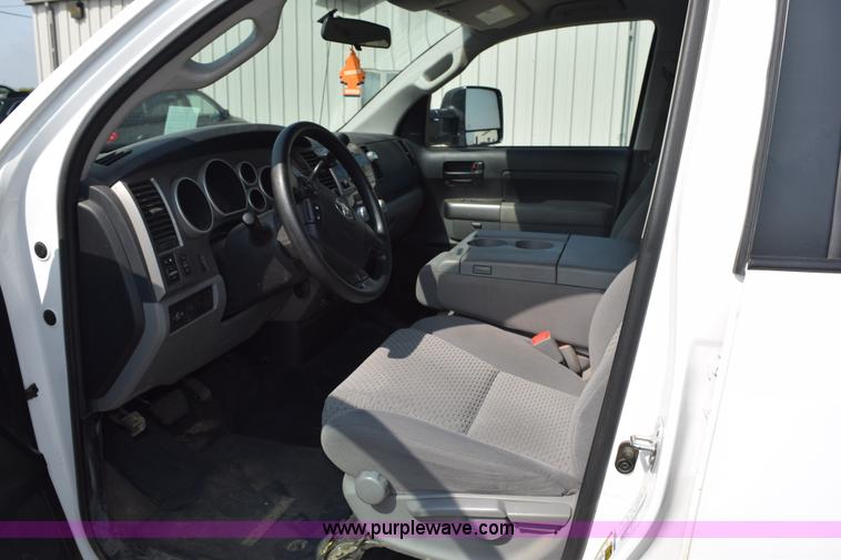 image for item L2653 2013 Toyota Tundra double cab pickup truck