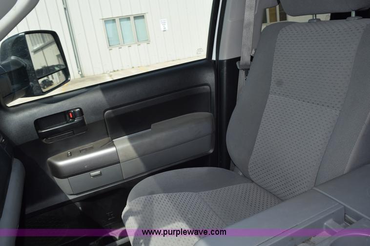 image for item L2653 2013 Toyota Tundra double cab pickup truck