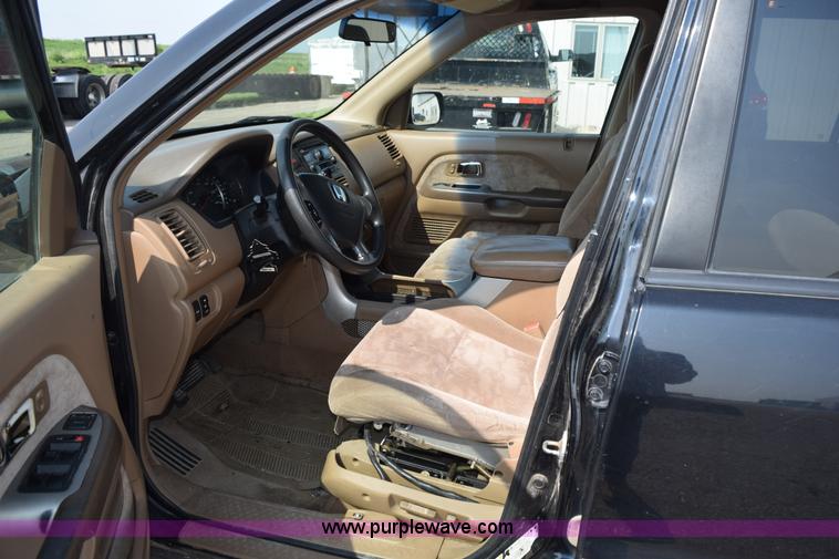 image for item L2654 2004 Honda Pilot EX SUV