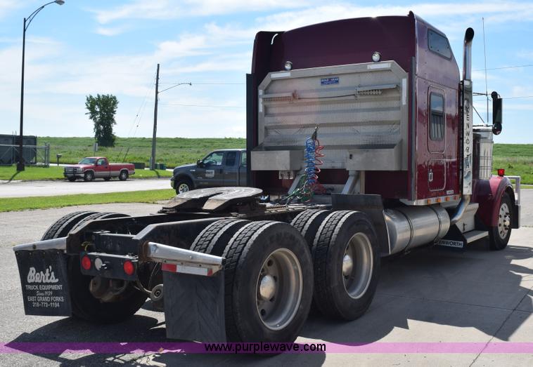 image for item L2655 2001 Kenworth W900L semi truck
