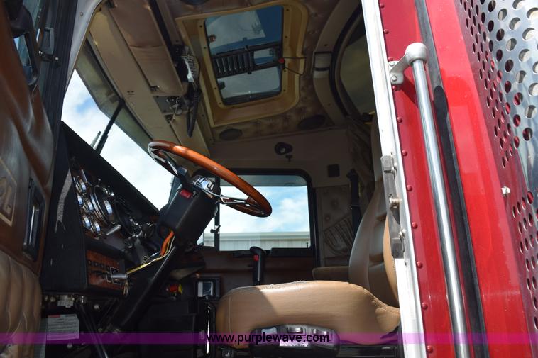 image for item L2655 2001 Kenworth W900L semi truck