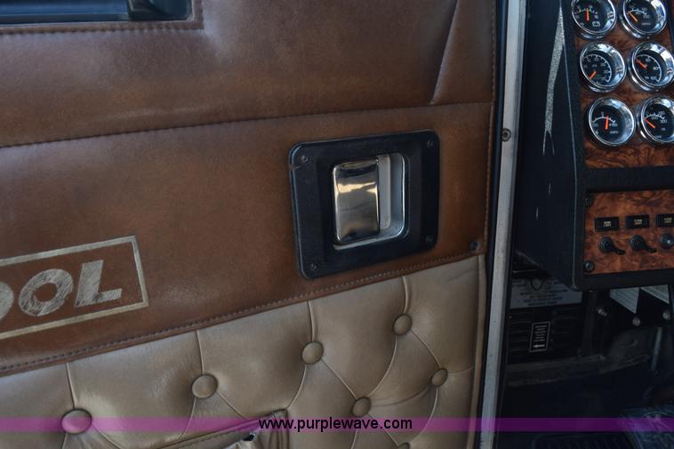 image for item L2655 2001 Kenworth W900L semi truck