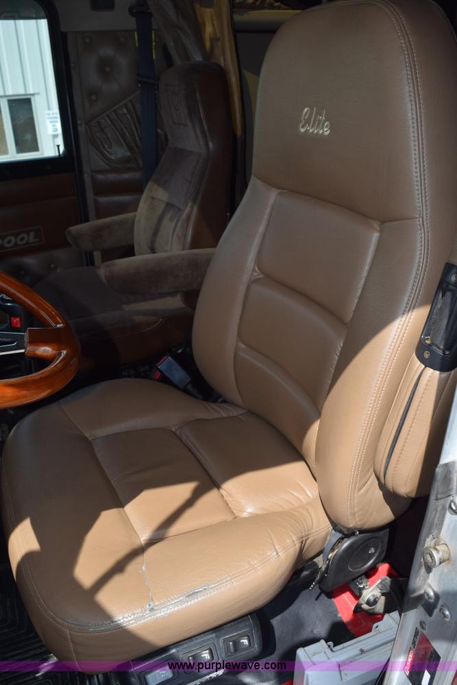 image for item L2655 2001 Kenworth W900L semi truck