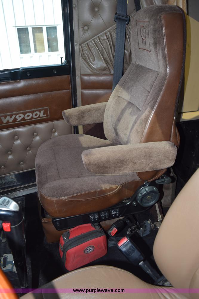 image for item L2655 2001 Kenworth W900L semi truck