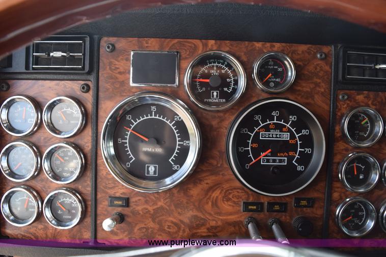 image for item L2655 2001 Kenworth W900L semi truck