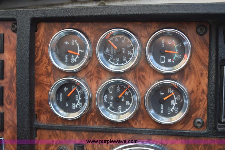 image for item L2655 2001 Kenworth W900L semi truck