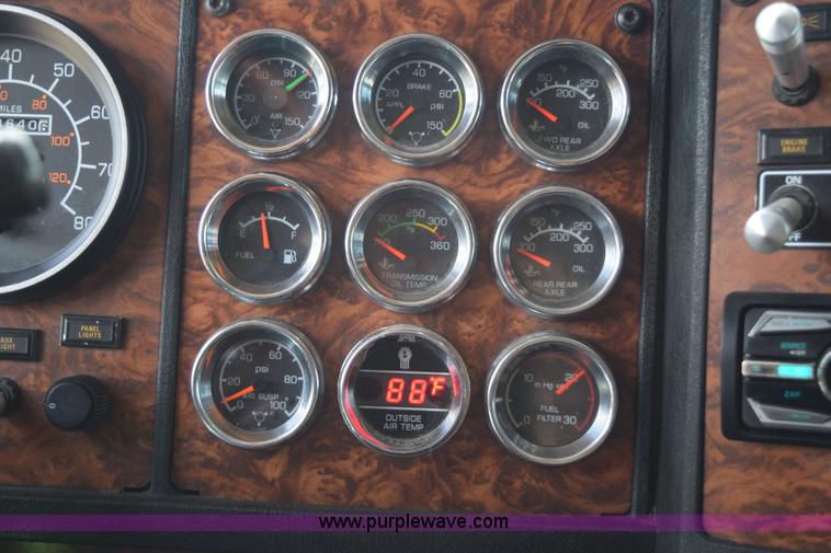 image for item L2655 2001 Kenworth W900L semi truck