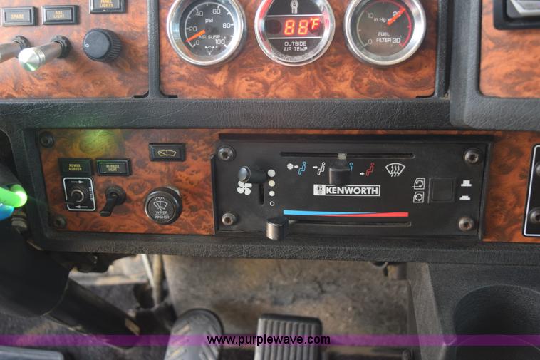 image for item L2655 2001 Kenworth W900L semi truck