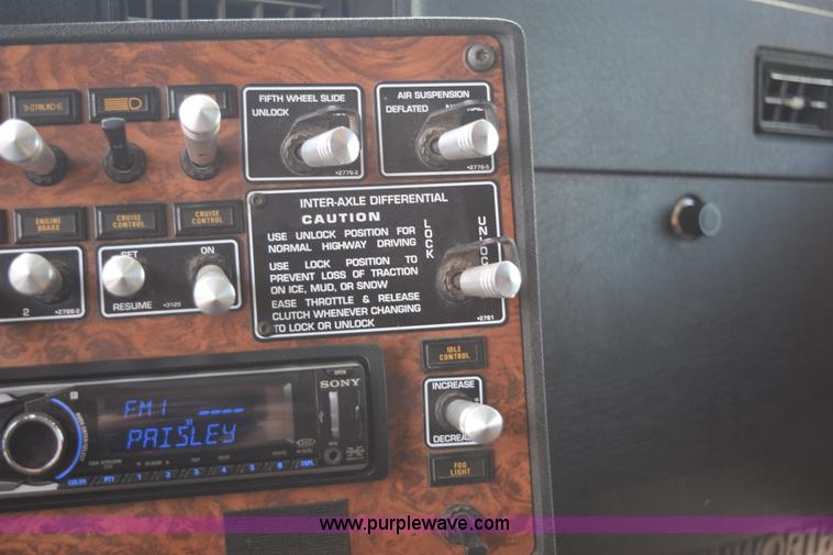 image for item L2655 2001 Kenworth W900L semi truck