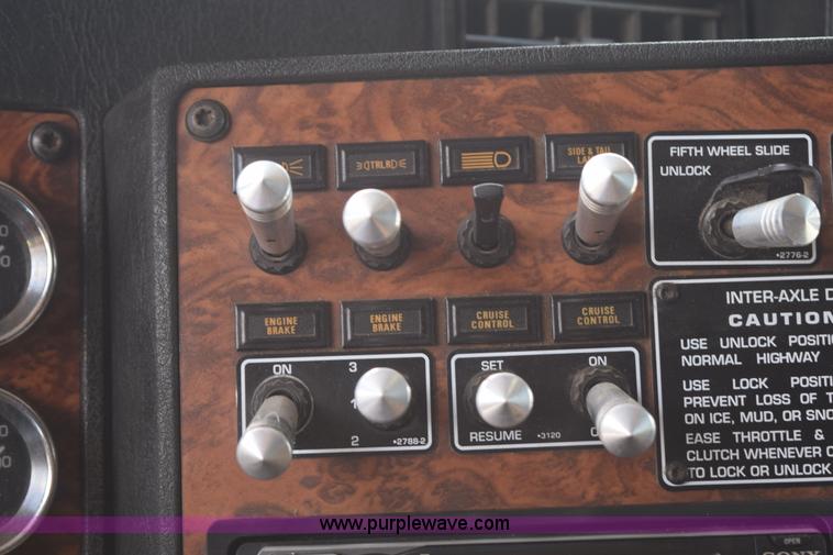 image for item L2655 2001 Kenworth W900L semi truck