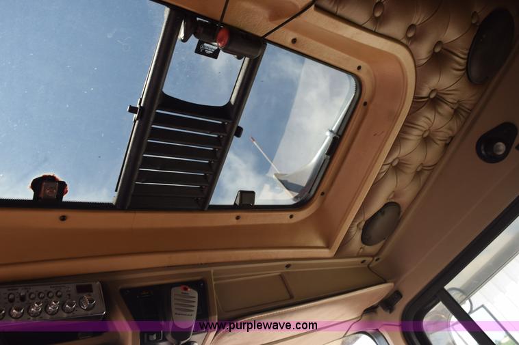 image for item L2655 2001 Kenworth W900L semi truck